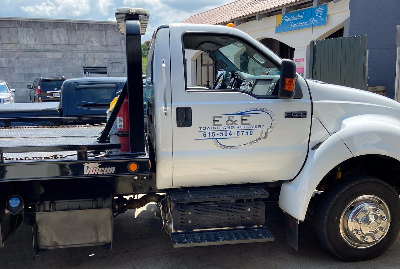 E & E Towing Service